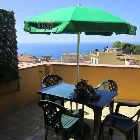 Апартаменти Taormina Castle And Sea View1 Екстер'єр фото